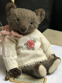 Hug Me Again Collectible bear "Elsje" standing about 6 inch tall.