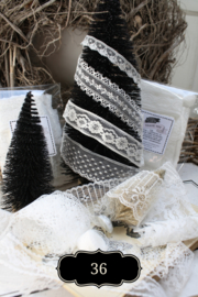 Package of various white lace set A.