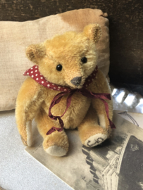Hug Me Again Collectible bear "Little Skippy" standing almost 5 inch tall.
