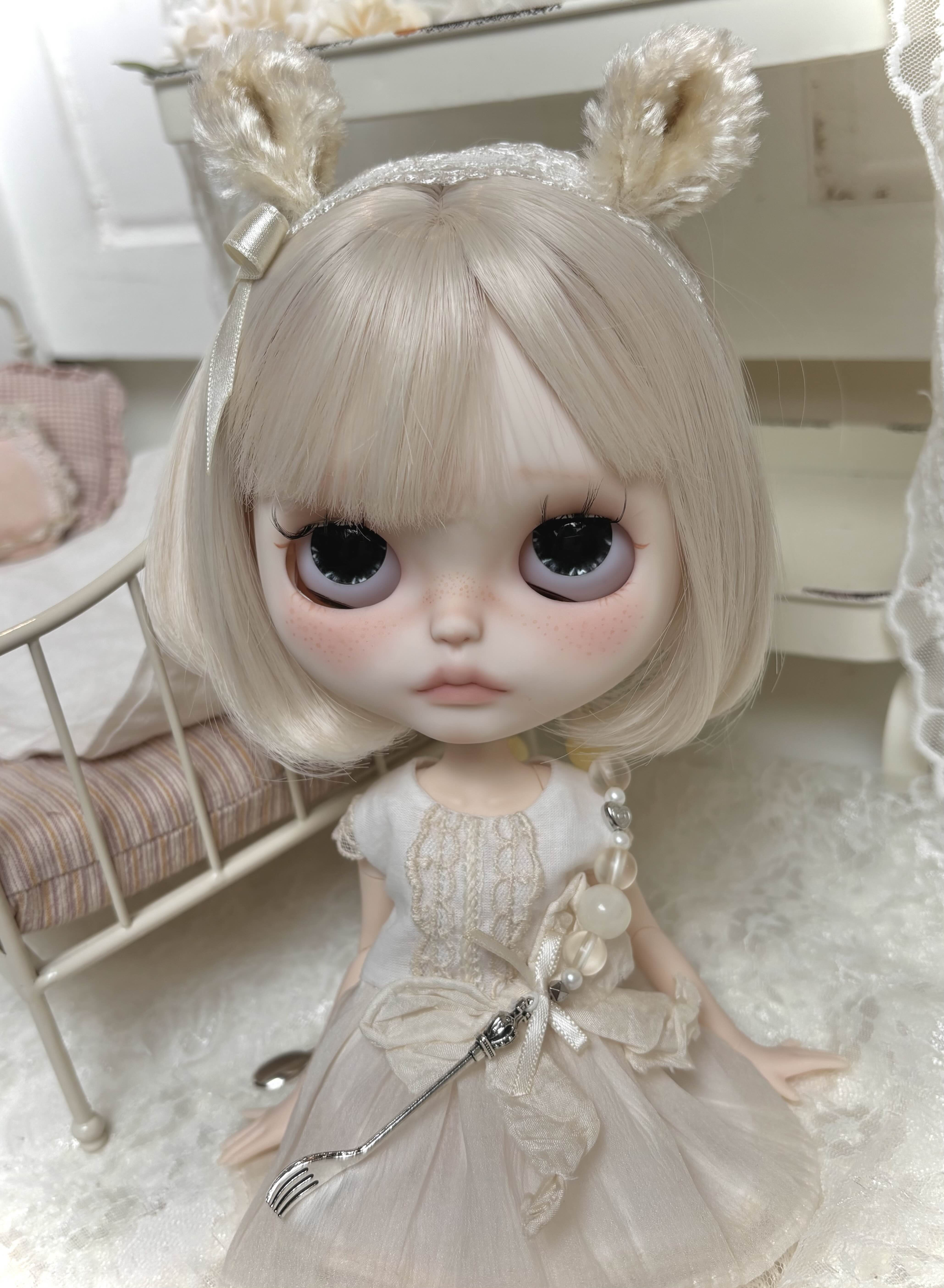 Customized Blythe Doll Annie, OOAK