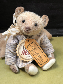 Hug Me Again Collectible bear "Little Munchy" standing about 6 inch tall.
