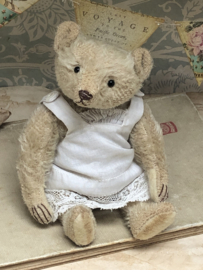 Hug Me Again Collectible bear "Sientje" standing about 6 inch tall.