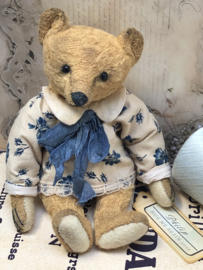 Hug Me Again Collectible bear "Philip" standing about 6 inch tall.