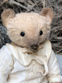 Hug Me Again Collectible bear "Lucy" standing about 6.5 inch tall.