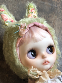 Blythe vintage floral decoration-eared rabbit hat.