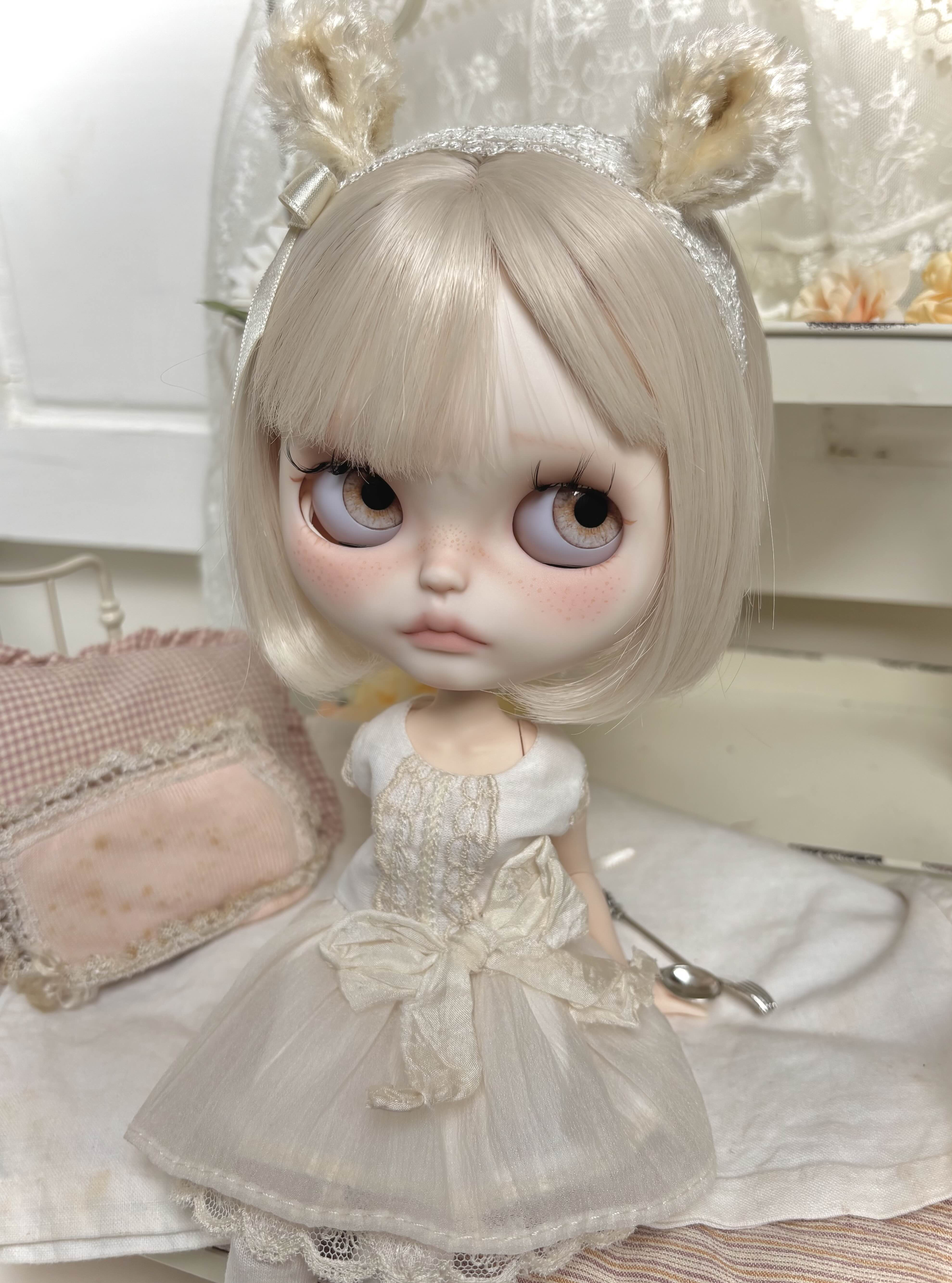 Customized Blythe Doll Annie, OOAK