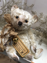 🌟 Hug Me Again Collectible bear "Silvester" standing about 6 inch tall.