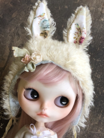 Blythe vintage floral decoration-eared rabbit hat.