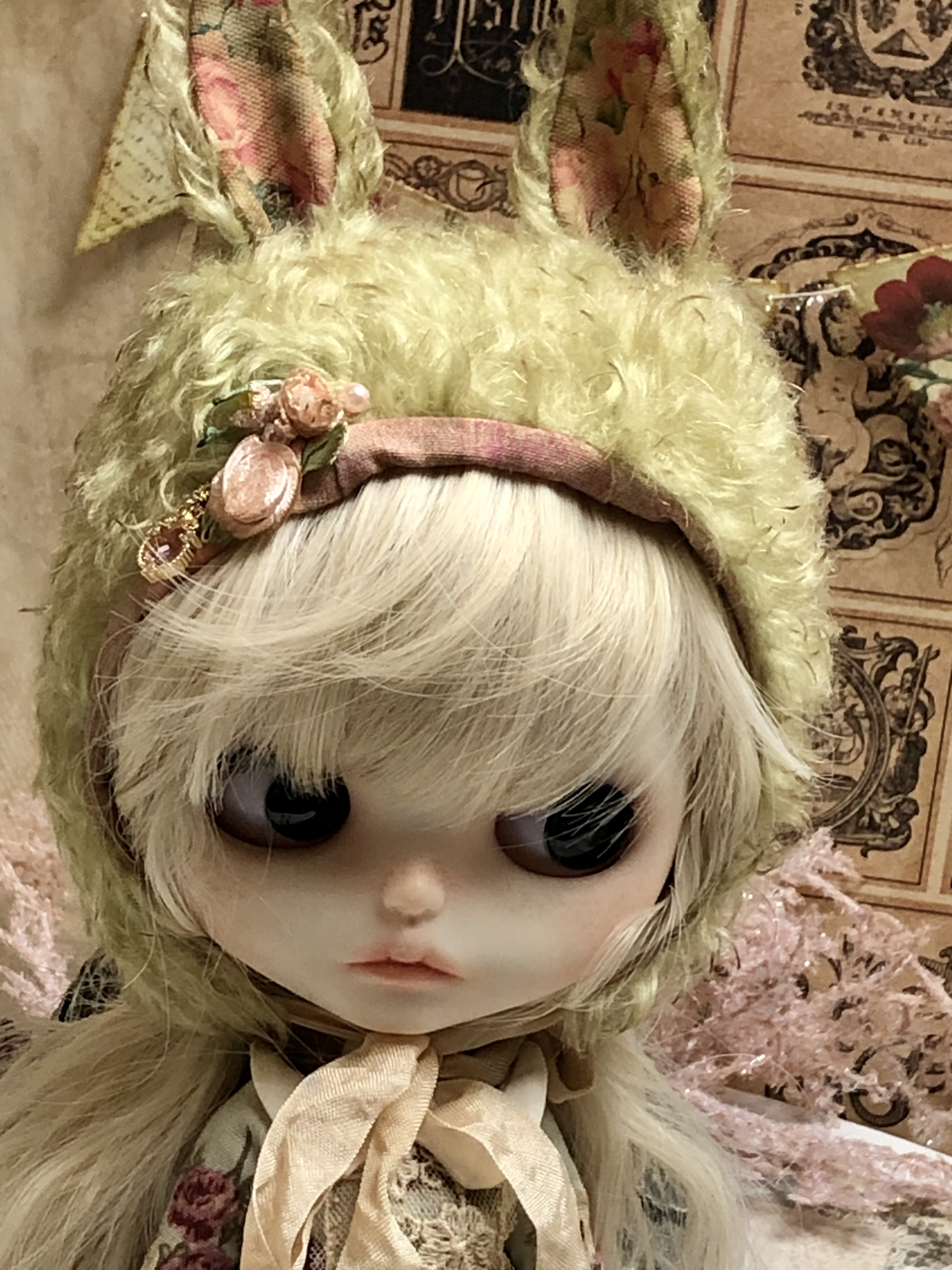 Blythe vintage floral decoration-eared rabbit hat.
