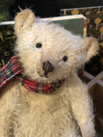 🎄 Hug Me Again Collectible bear "Pommeltje" standing about 6 inch tall.