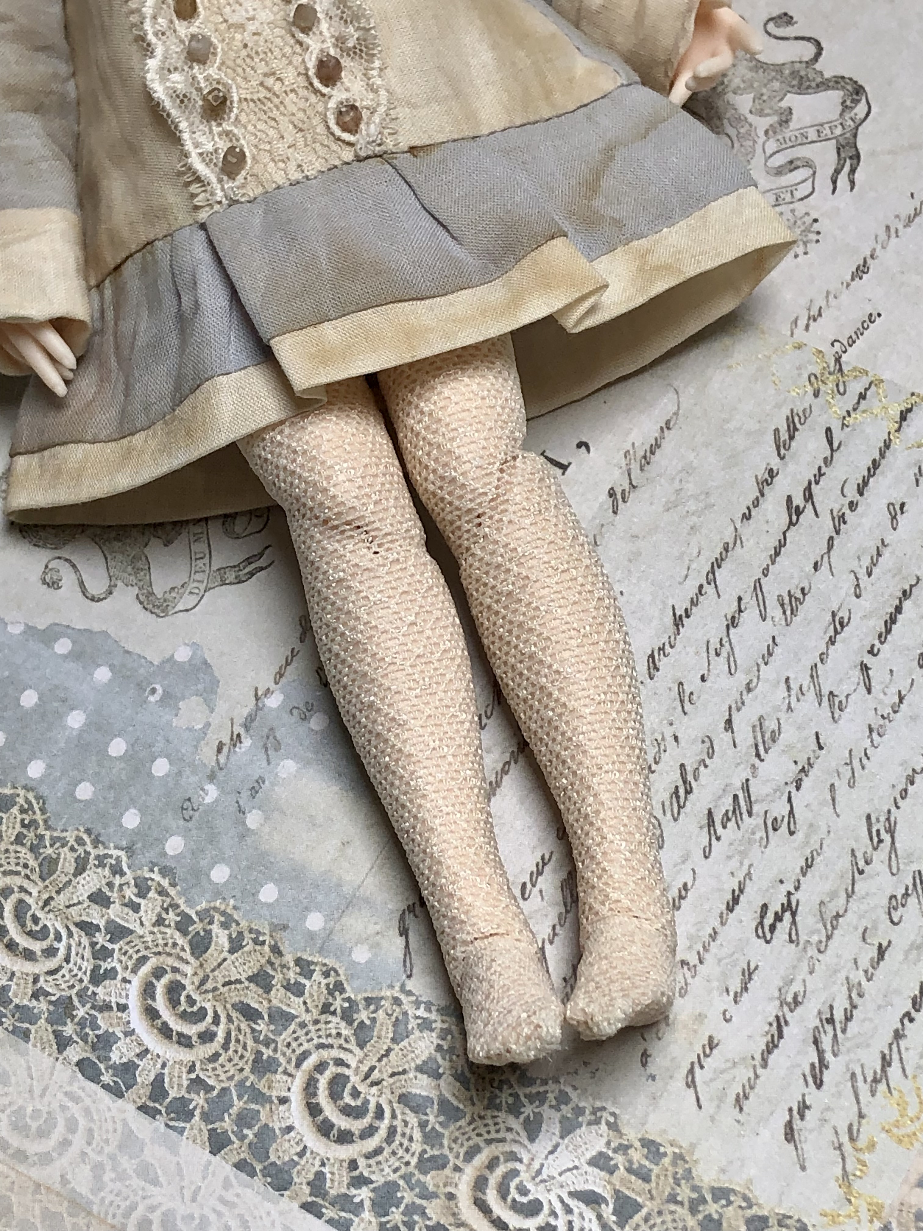 long lace stockings for Blythe or Blythe like doll.