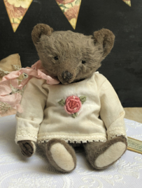 Hug Me Again Collectible bear "Elsje" standing about 6 inch tall.