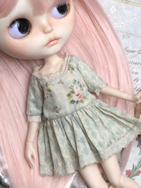 Shabby Chic vintage style dress for Blythe TBL doll.