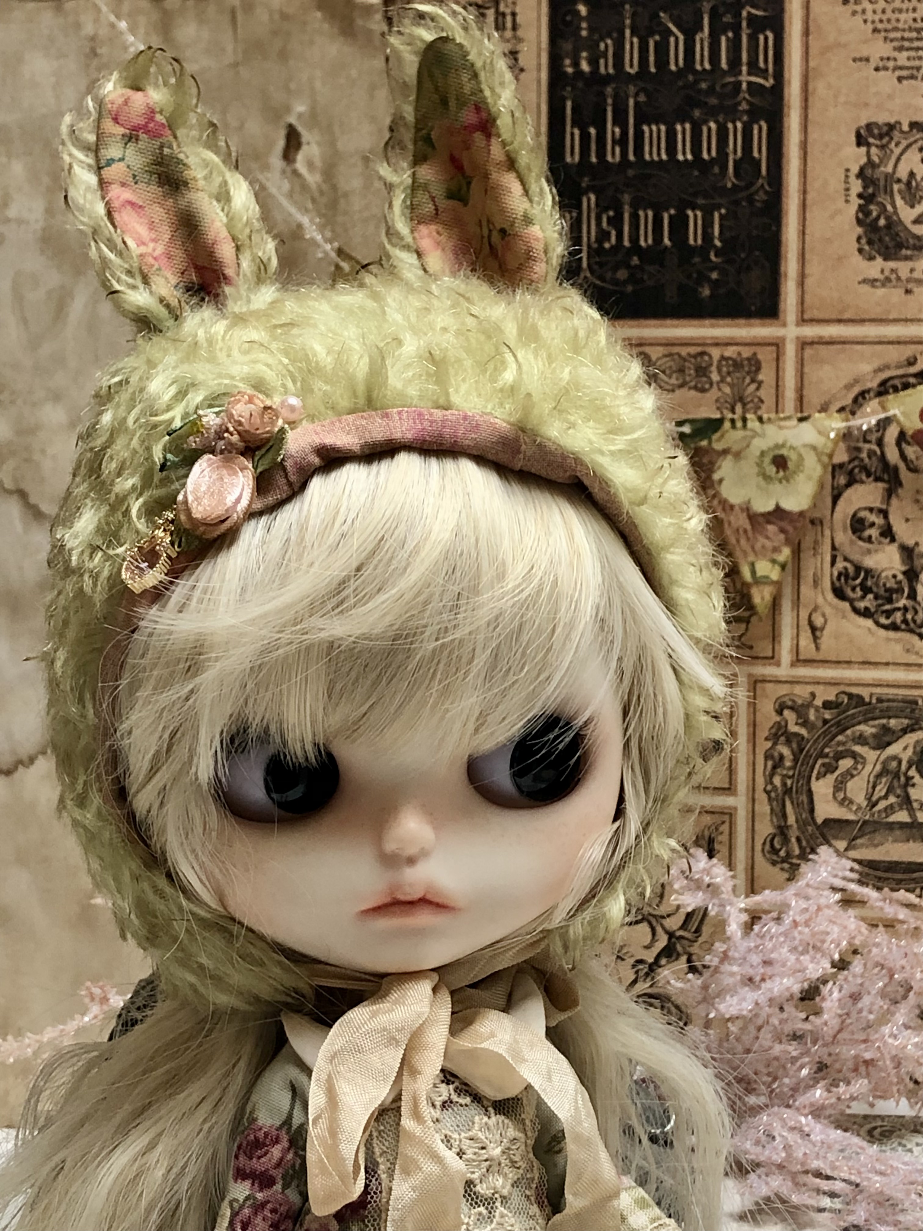 Blythe vintage floral decoration-eared rabbit hat.