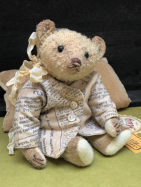 Hug Me Again Collectible bear "Little Munchy" standing about 6 inch tall.