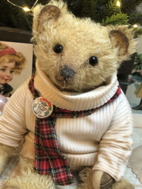 🎄 Hug Me Again Collectible bear "Toddy" standing about 9 inch tall.