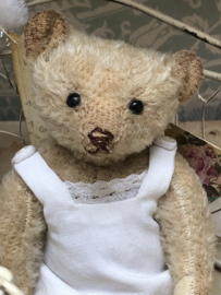 Hug Me Again Collectible bear "Liesje" standing about 6 inch tall.