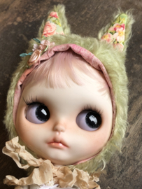 Blythe vintage floral decoration-eared rabbit hat.