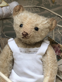 Hug Me Again Collectible bear "Liesje" standing about 6 inch tall.