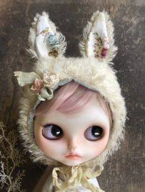 Blythe vintage floral decoration-eared rabbit hat.