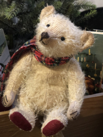 🎄 Hug Me Again Collectible bear "Pommeltje" standing about 6 inch tall.