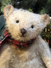 🎄 Hug Me Again Collectible bear "Pommeltje" standing about 6 inch tall.