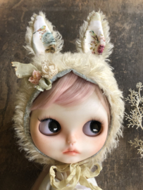 Blythe vintage floral decoration-eared rabbit hat.