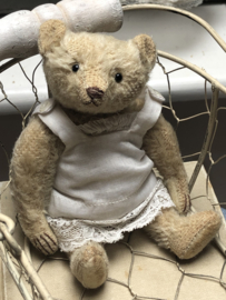 Hug Me Again Collectible bear "Sientje" standing about 6 inch tall.