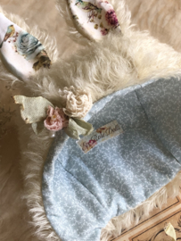 Blythe vintage floral decoration-eared rabbit hat.