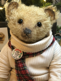 🎄 Hug Me Again Collectible bear "Toddy" standing about 9 inch tall.