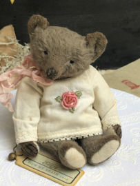 Hug Me Again Collectible bear "Elsje" standing about 6 inch tall.