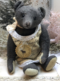 🎄 Hug Me Again Collectible bear "Carole" standing about 9 inch tall.