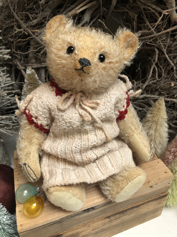 🎄 Hug Me Again Collectible bear "Minna" standing about 9 inch tall.
