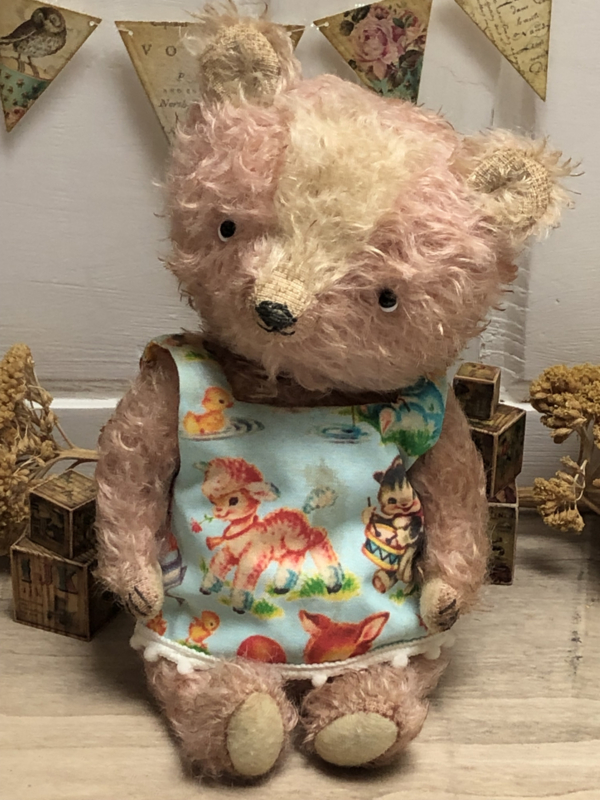🌺 Whimsical Hug Me Again Collectible bear "Dumdum" standing about 10.5" inch tall.