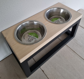 Houten honden voerbak Balou maat M Schors 22,5 cm hoog