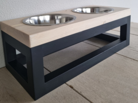Houten honden voerbak Balou maat M schors 15 cm hoog