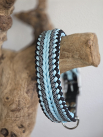 Paracord halsband pastel blauw/zwart maat M