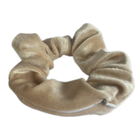 BEIGE SCRUNCHIE MET RITSJE