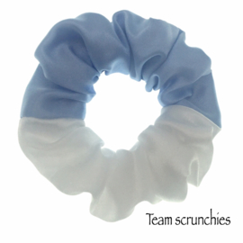 Team scrunchie Lichtblauw/Wit - satijn