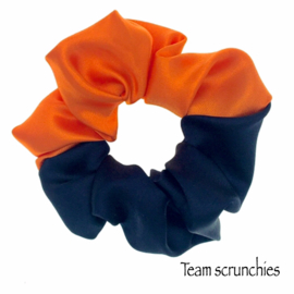 Team scrunchie Oranje/Donkerblauw - satijn