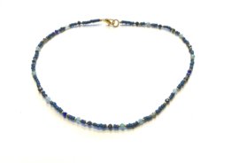 Ketting blauw met edelsteentjes en kristal