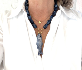 Ketting grote acrylkralen blauw keramiek vis