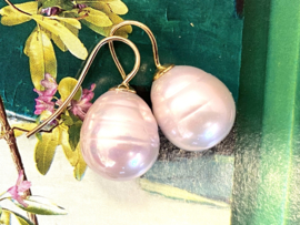 Vermeer parel oorbellen licht roze/goud