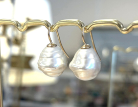 Barok parel oorbellen wit/goud