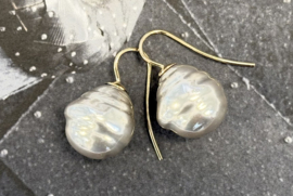 Barok parel oorbellen grijs/goud