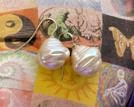 Barok parel oorbellen licht goud/goud