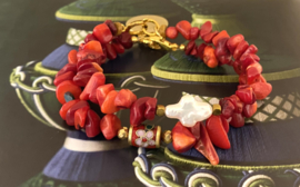 Armband natuursteen Koraalrood en bloem