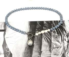 Ketting glaskralen grijs en parels