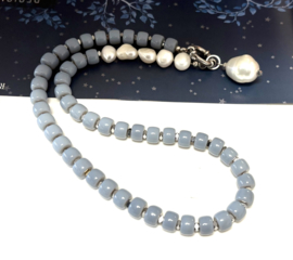 Necklace glass beads gray and pearls