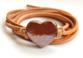 Armband naturel leren veter met rosé goud hart